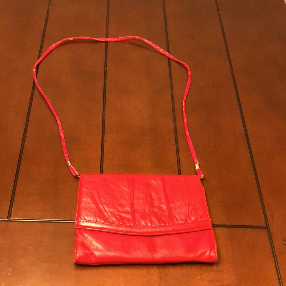 Red Leather Vintage Shoulder Purse!